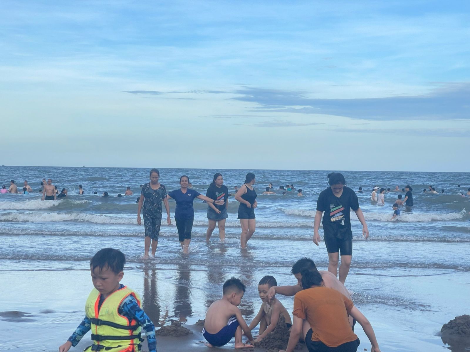 ĐỊA PHẬN HOÀ BÌNH CÁCH BIỀN SẦM SƠN BAO NHIÊU KM?